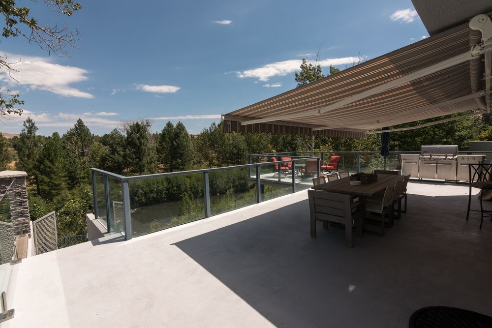 Covered upper deck with outdoor dining